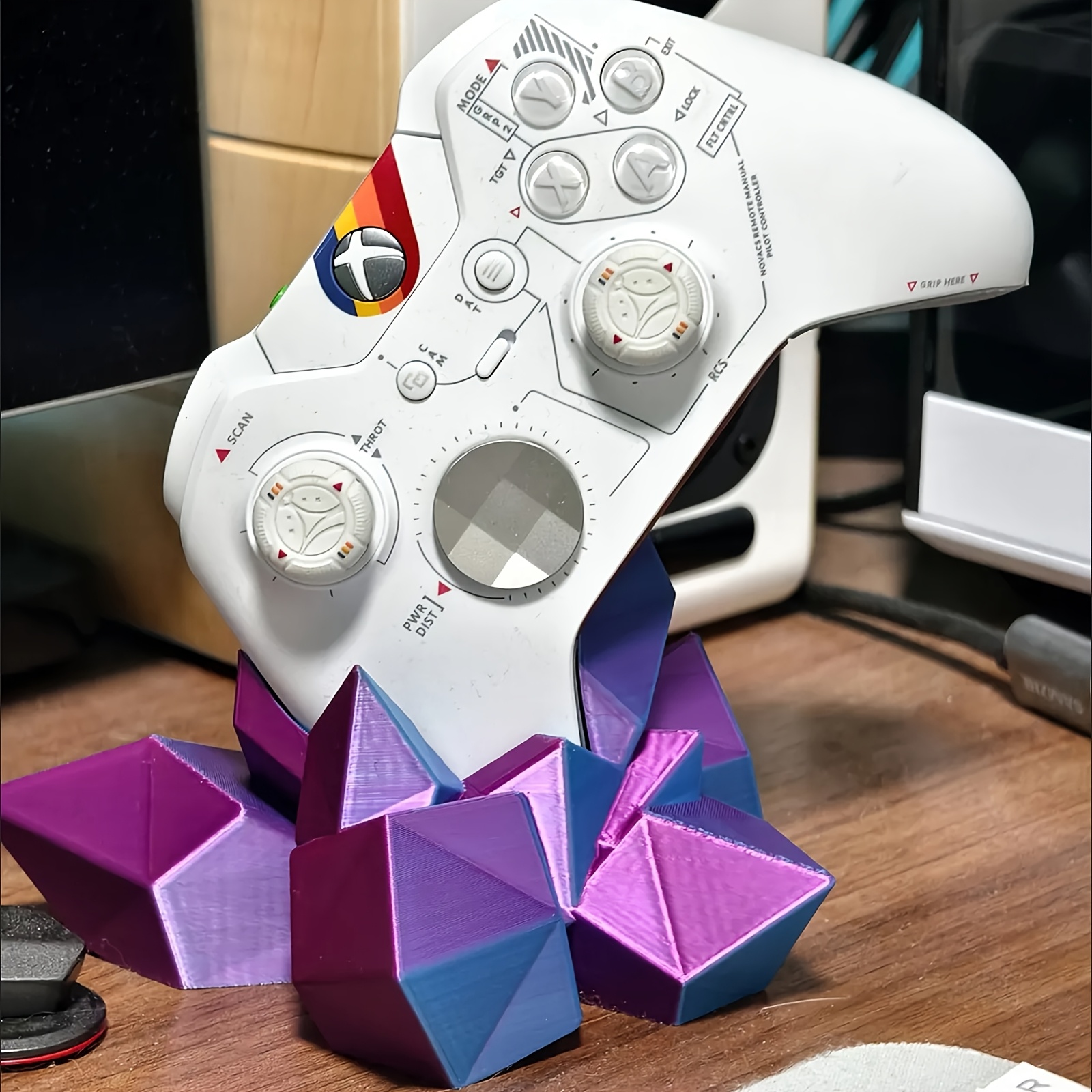 3D Printed Crystal Game Contro - огляд і ціна Desk Setup Gaming